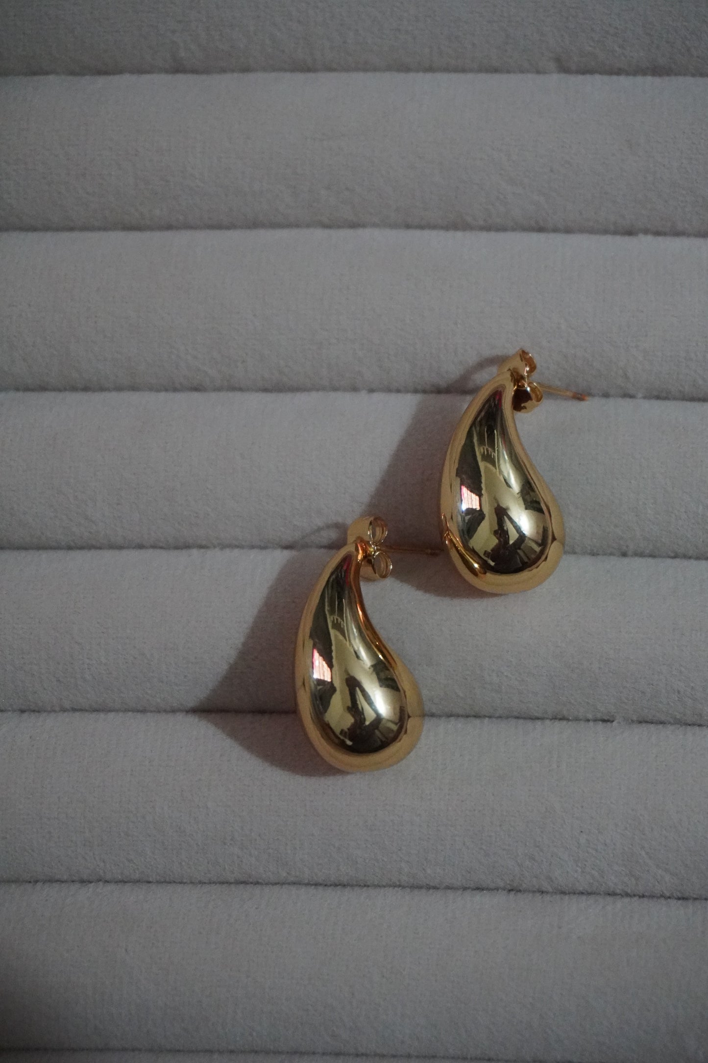 Gold teardrop earrings