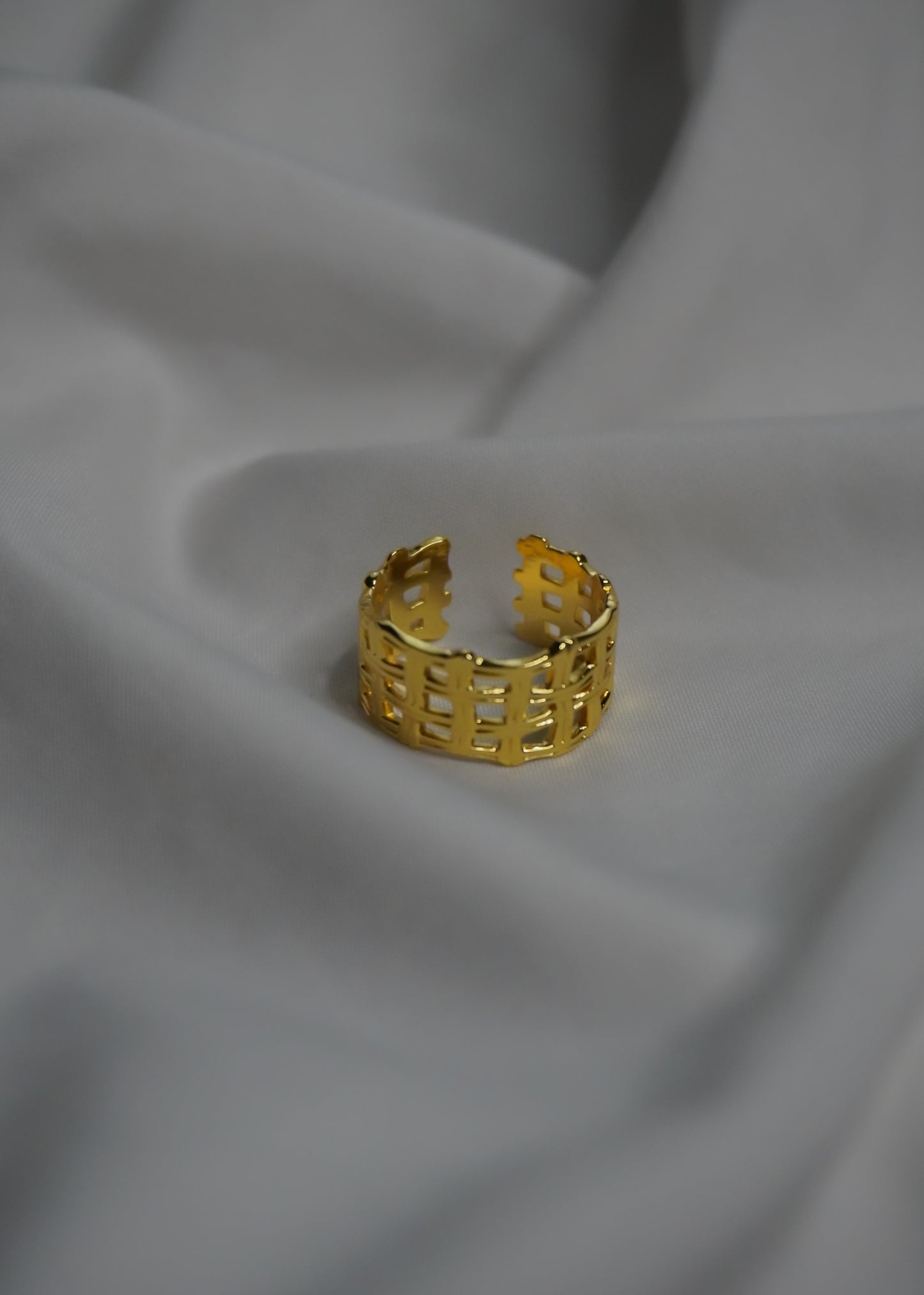 Grid Bold Gold Ring