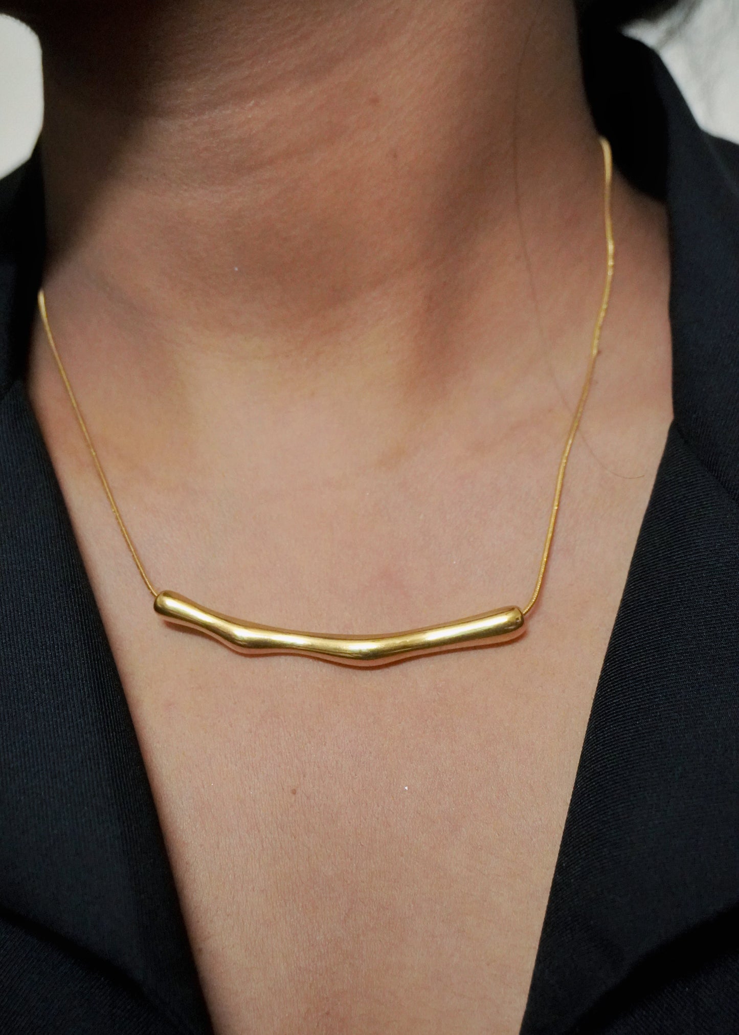 The Sora Curve Necklace