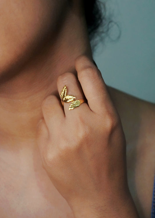 Leafy Whisper Gold Ring