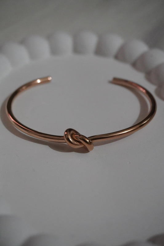 Single knot cuff bracelet