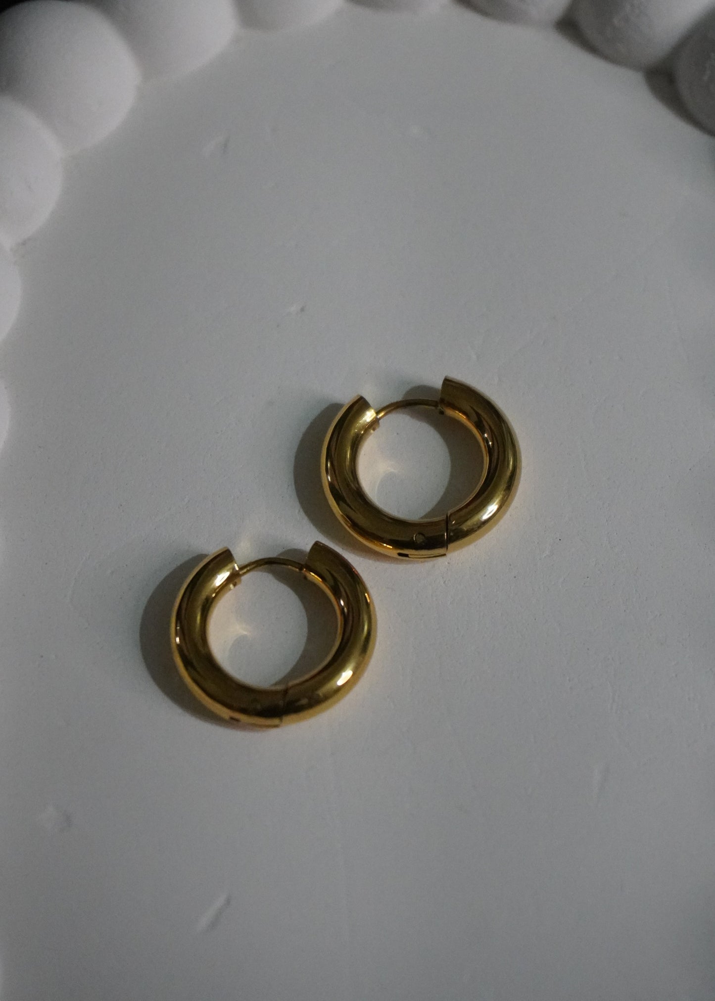 Bold mini hoops