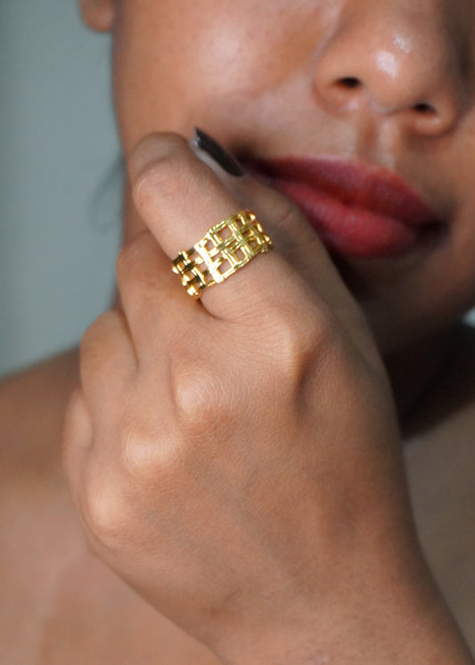 Grid Bold Gold Ring