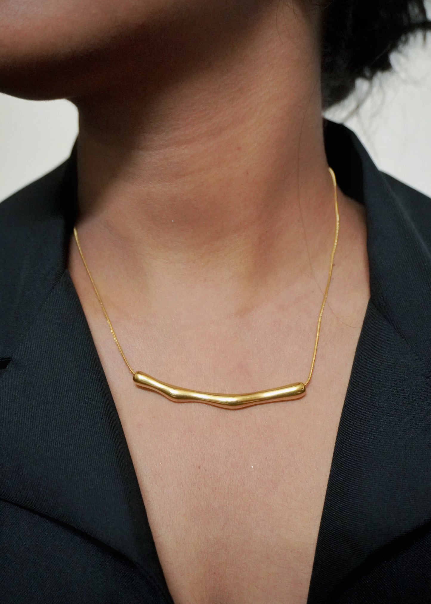 The Sora Curve Necklace