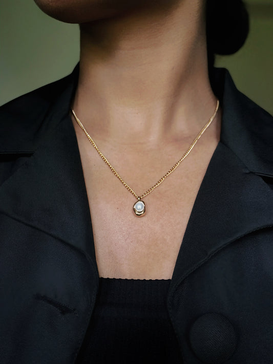 Single pearl charm necklace