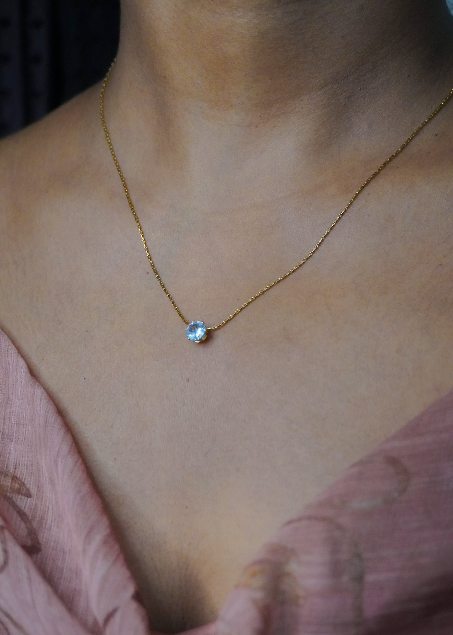 Gold solitaire pendant necklace